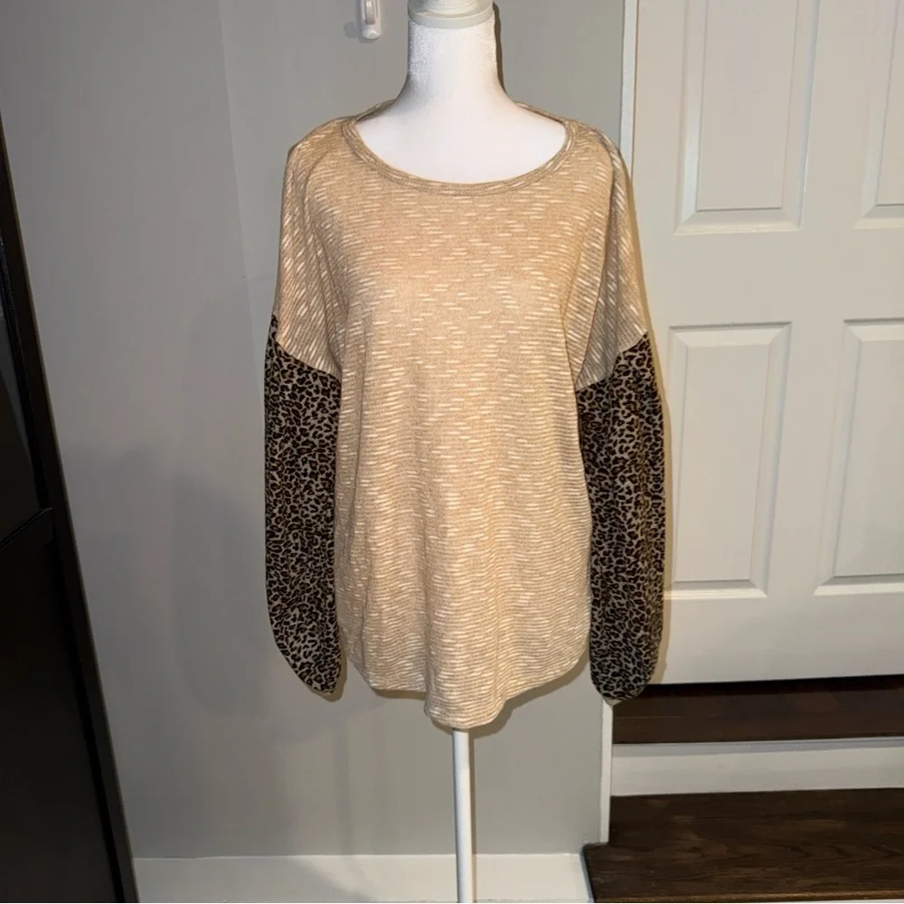 Umgee Size Small New‎ Tunic Leopard Balloon Sleeves Animal Print Boho NWT Deer